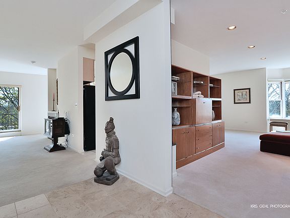 4th image of 20 Trafalgar Sq Unit 304