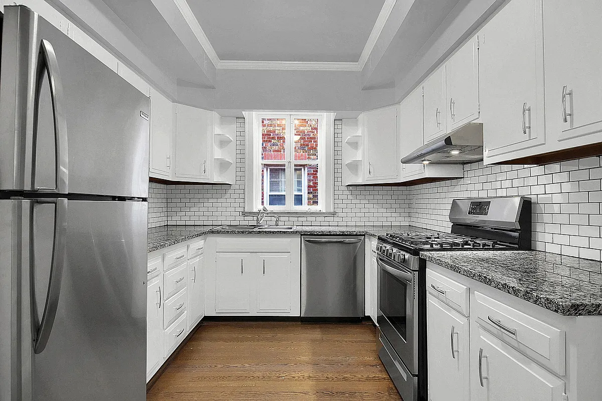 Kitchen - 7379 Pershing Ave #1E