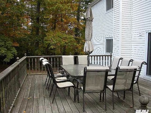 3rd image of 5 Crestwood Pl