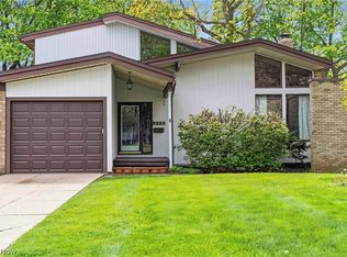 2422 Chestnut Blvd, Cuyahoga Falls, OH 44223