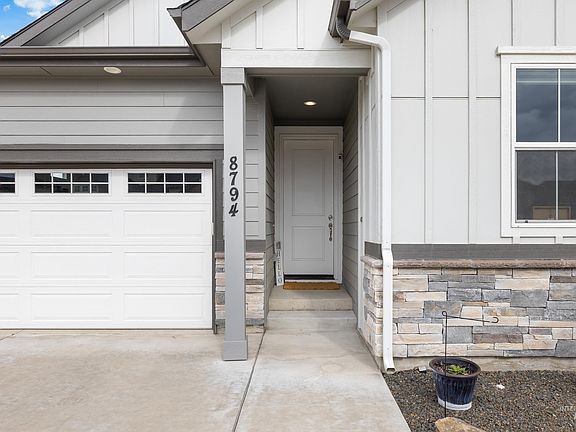 4th image of 8794 E Daffodil St