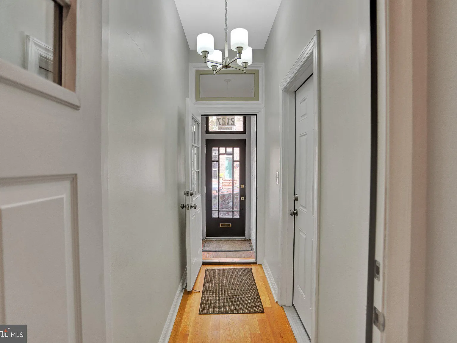 2 bed, 2.0 bath, 2350 sqft, $2,600 — Photo 2