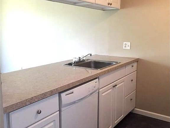 4th image of 41 Denrose Dr APT 3