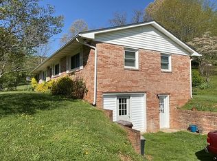 490 Reeves Cove Rd, Candler, NC 28715