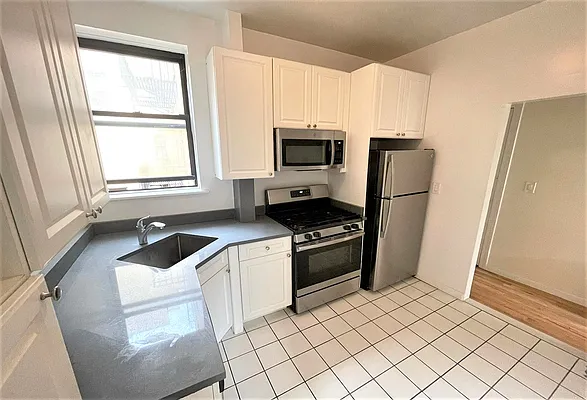 Rented by Manhattan Realty Group | media 20