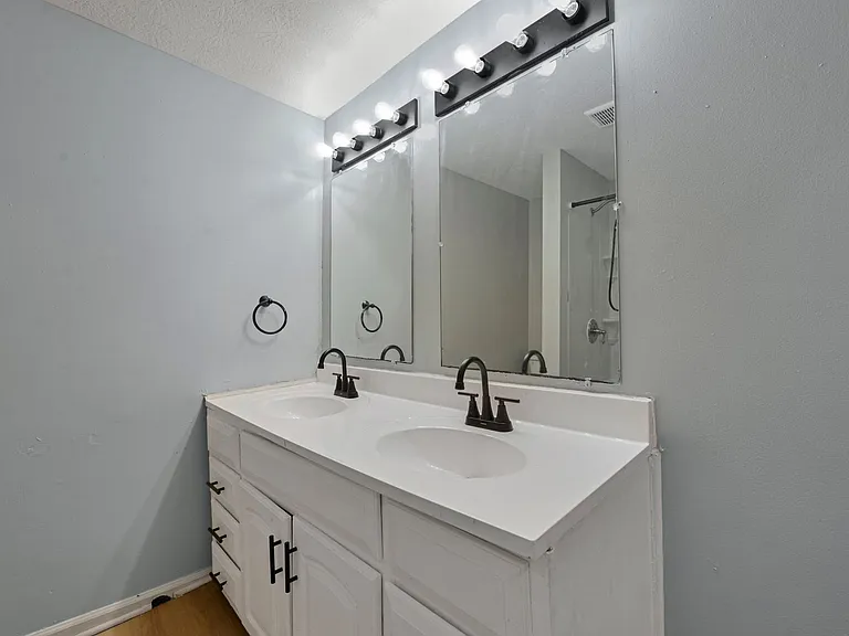 195-197 E Innis Ave #2-195 — Photo 8