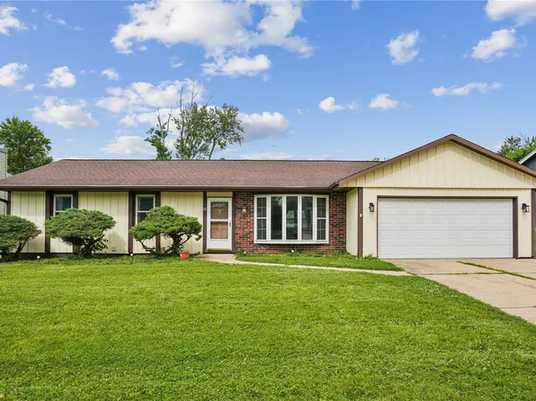 23 Clive Dr NW, Cedar Rapids, IA 52405