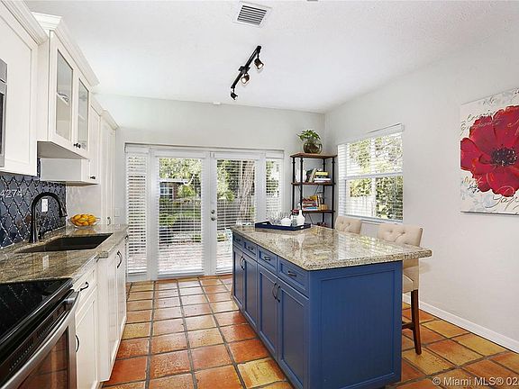 3rd image of 1110 Columbus Blvd