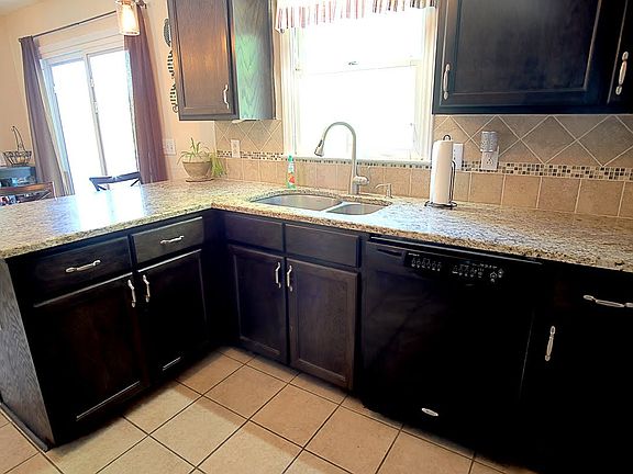 5th image of 3378 Howard Rd