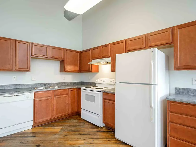 Kemper Lofts Apartments — Photo 5