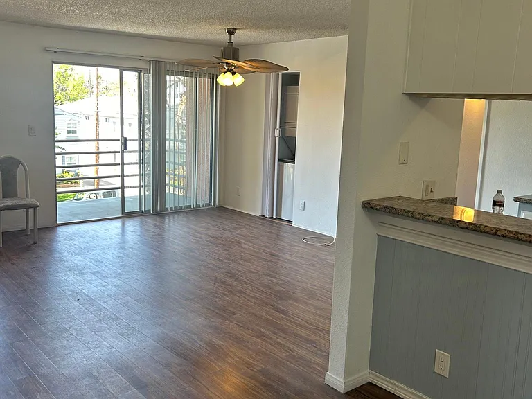 5320 Whitsett Ave #8 — Photo 5