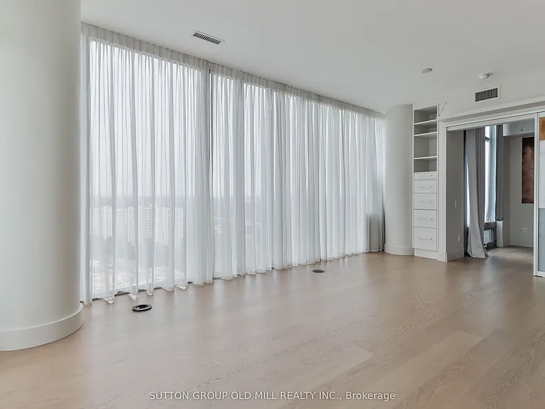 105 The Queensway #2110 — Photo 14