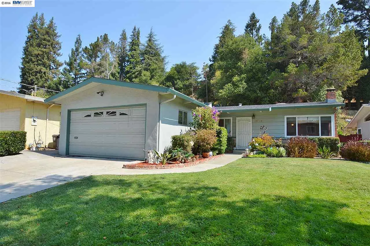18360 Joseph Dr photo 1