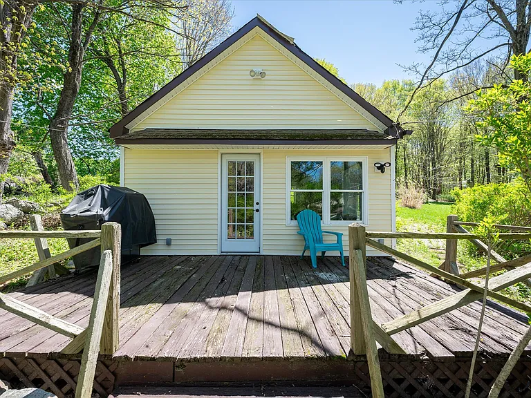 37 Mekeel St #A — Photo 2