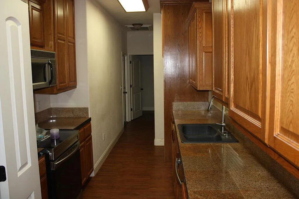 3 bed, 2.5 bath, 1700 sqft, $2,000 — Photo 4