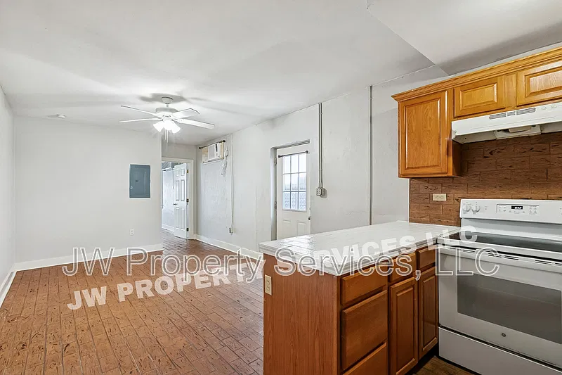 2 bed, 1.0 bath, $1,100 — Photo 4