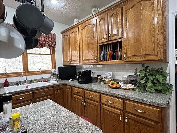 4th image of 198 Whiteoak Dr