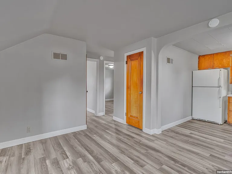 524 Harrison St — Photo 3