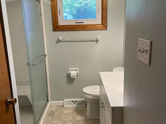 5th image of 550 Old Orchard Ln