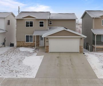 2613 Granite Dr NW, Minot, ND, 58703