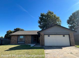 1105 W Birmingham St S, Broken Arrow, OK 74011