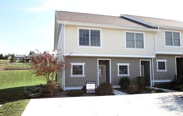 1st image of 140 Blackbird Village Way