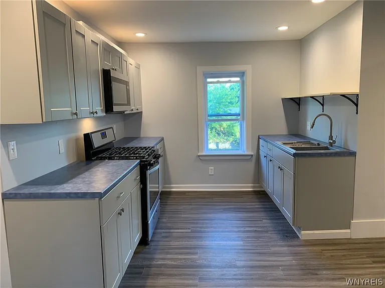 716 West Ave — Photo 1