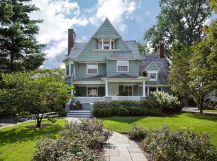 514 Essex Rd, Kenilworth, IL