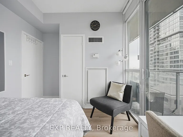 126 Simcoe St #1907 — Photo 25