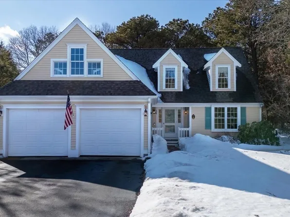 12 Quashnet Woods Dr, Mashpee, MA 02649