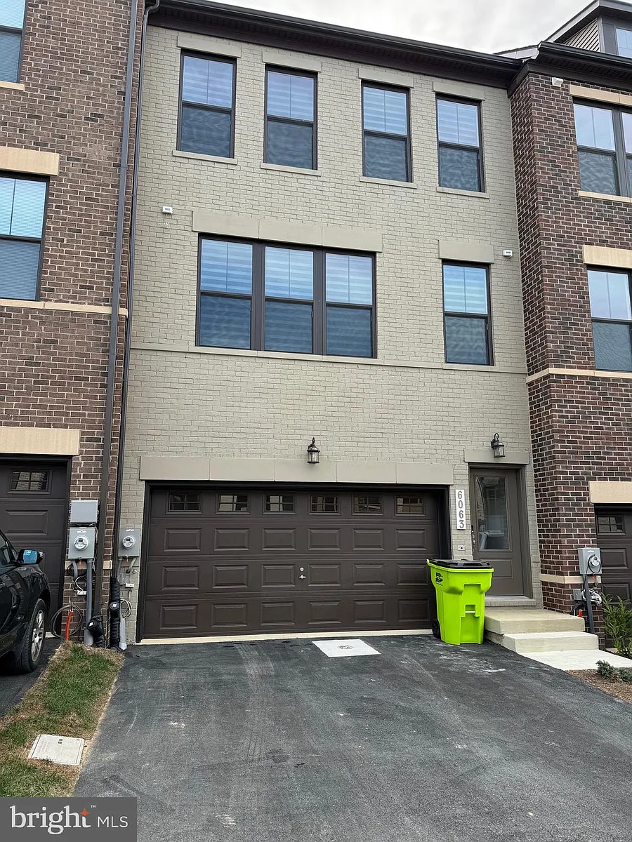 Building Photo - 6063 Soho Way