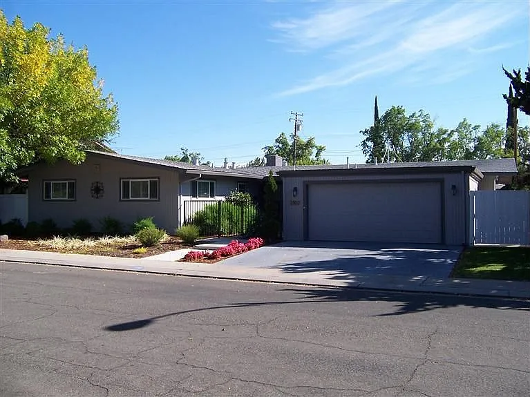 2502 Kenmor Ct photo 1
