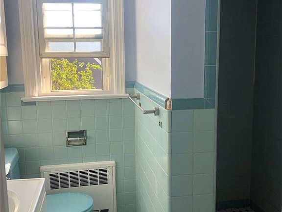 5th image of 252 Washington Blvd
