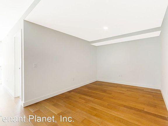 2nd image of 718 Long Bridge St APT 402