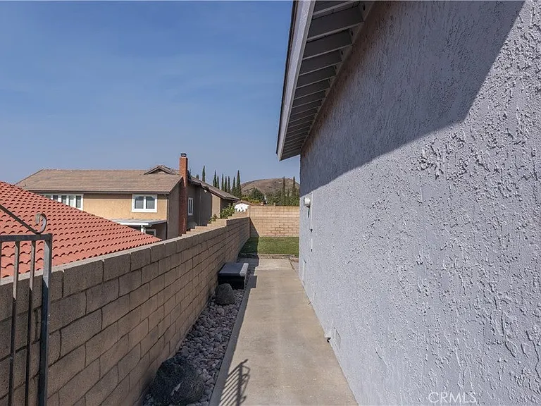 980 S Loyola Dr — Photo 48