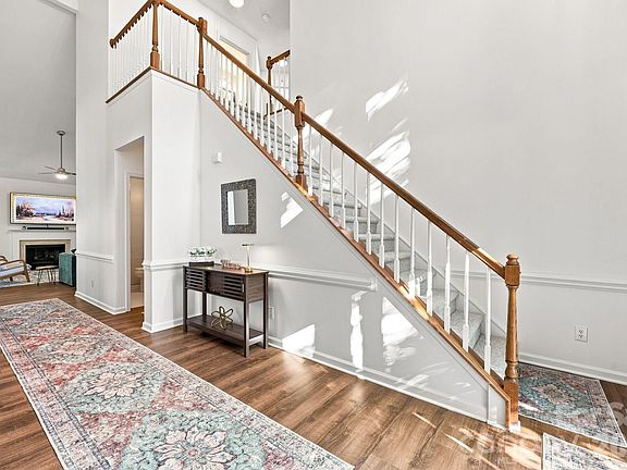 5th image of 16215 Hollingbourne Rd