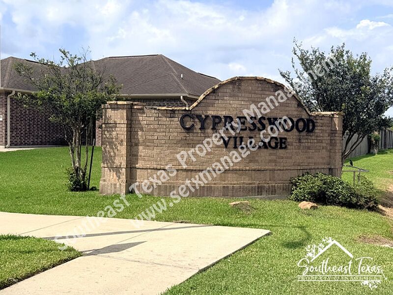 2nd image of 1102 Cypress Wood Dr