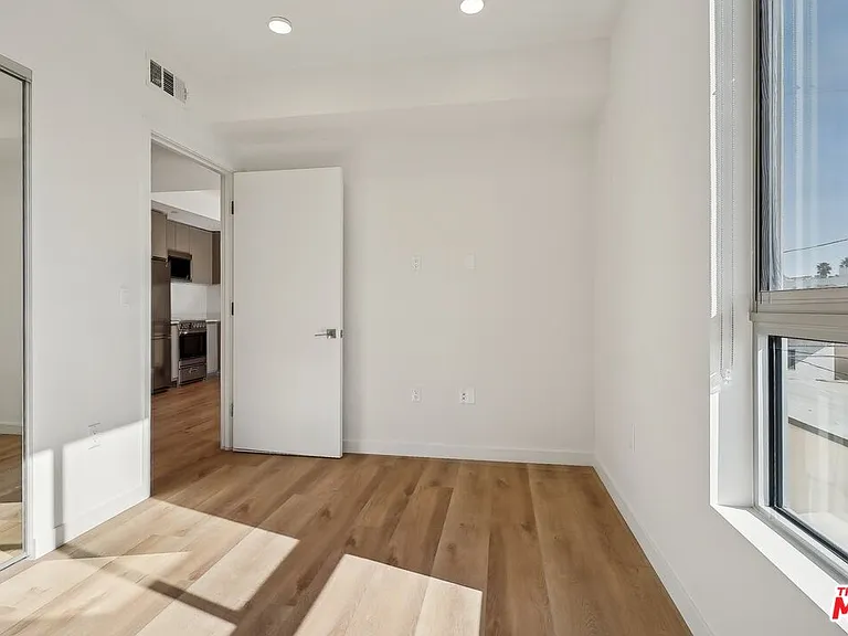 1814 Federal Ave #303 — Photo 8