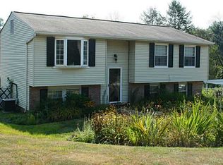 1801 Ivanhoe Dr, North Huntingdon, PA