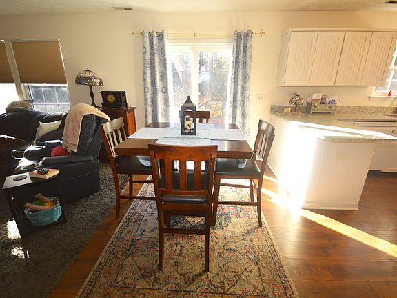 4th image of 8537 Country Meadows Dr