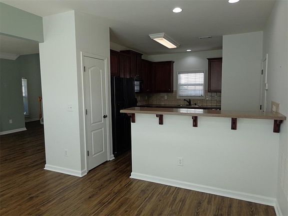 5th image of 3890 Lake Pass Ln
