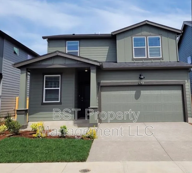 477 Himalaya St NE