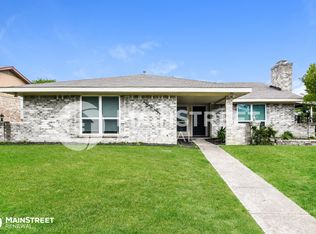 2709 Meadow Isle Ln, Dallas, TX 75237
