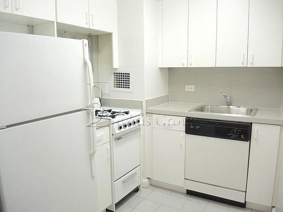 5th image of 1470 1st Ave APT 4E