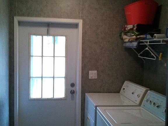 another door to bath/shower