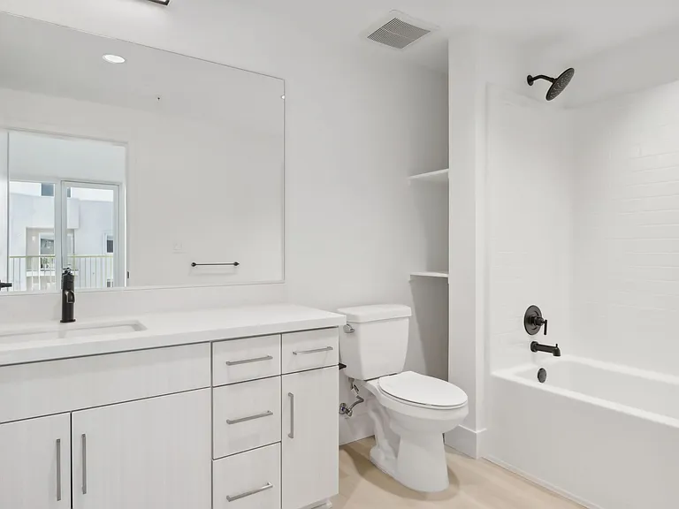 Begonia Place Luxury Apartments — Photo 19