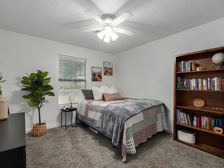 621 W Edgewood St #621 — Photo 9