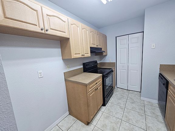 3rd image of 2812 NW 55th Avenue #1a