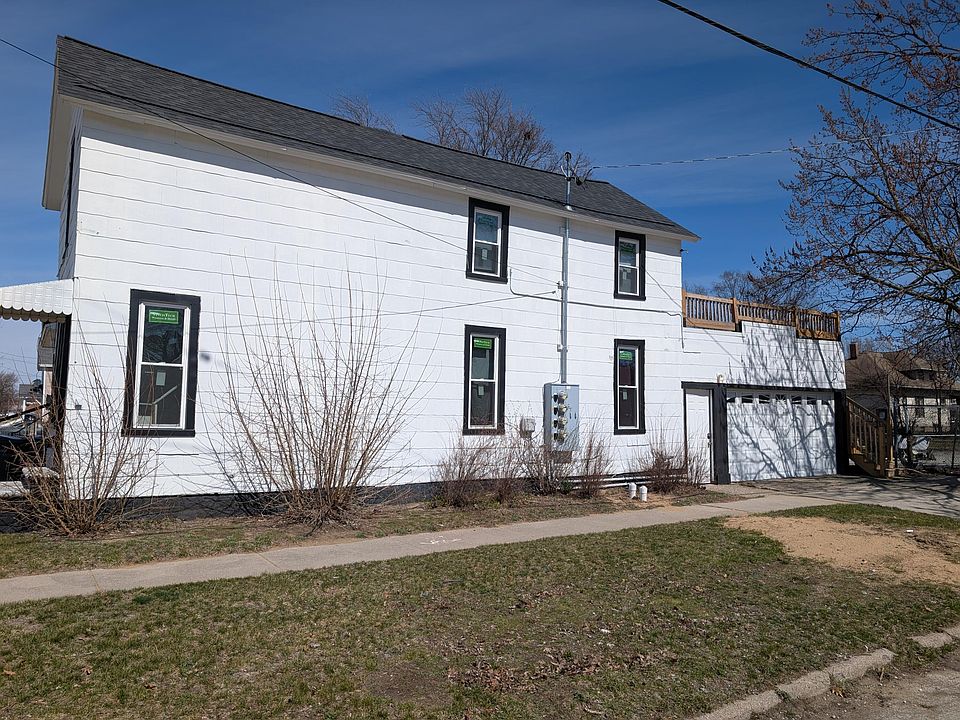 2nd image of 1144 1st St