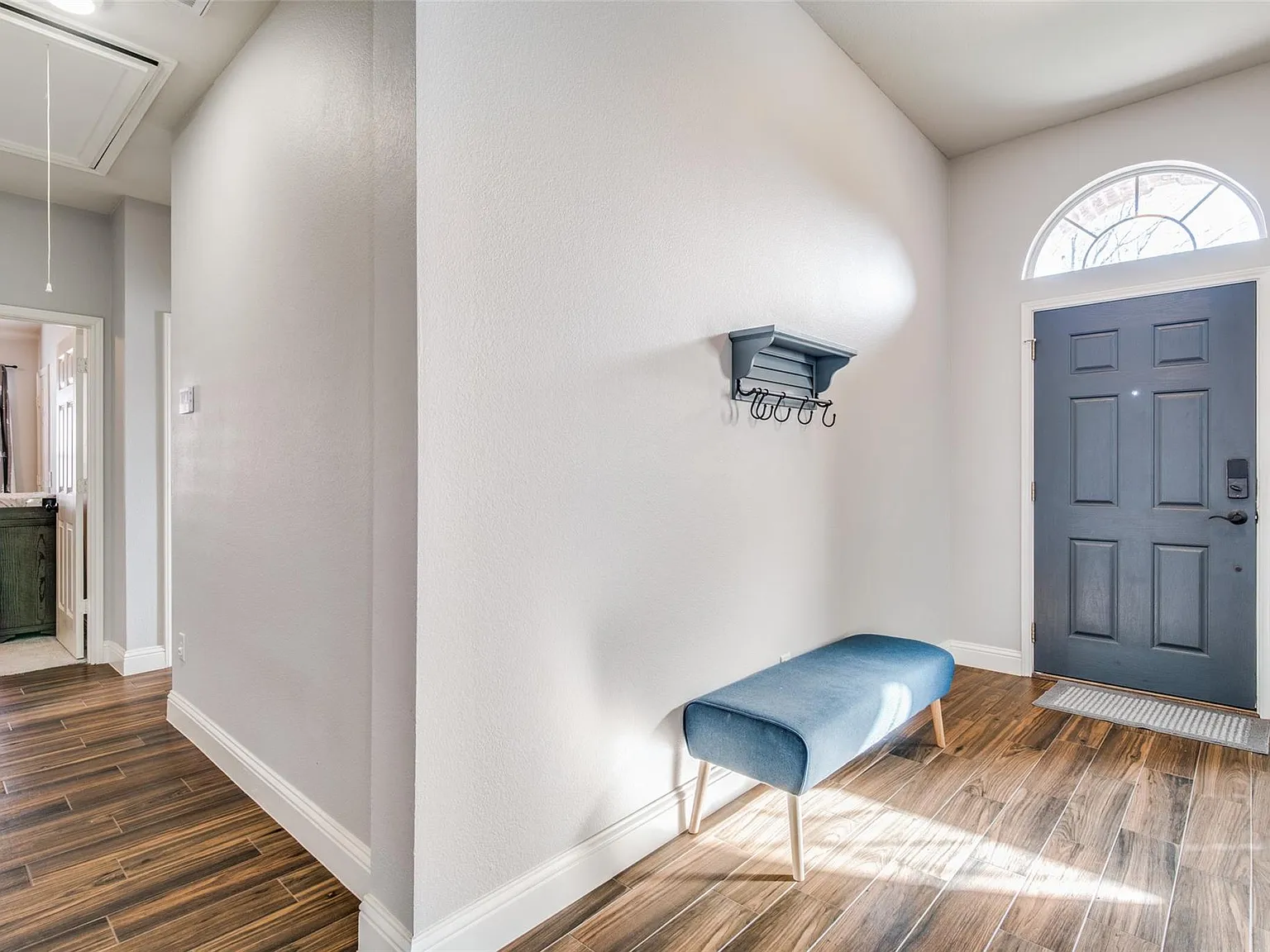 4 bed, 2206 sqft, $2,500 — Photo 2
